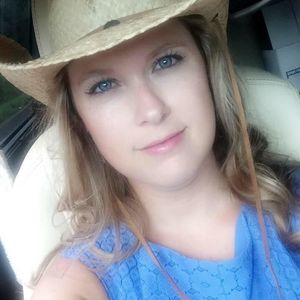 Meet your Posher, Adrienne